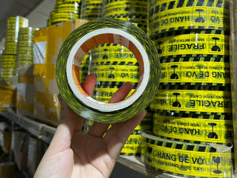 Ưu điểm khi sử dụng băng dính logo hàng dễ vỡ lõi giấy 5mm