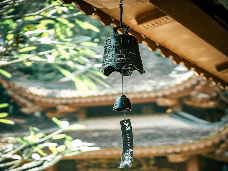 Vị trí treo chuông gió: 7 vị trí hợp phong thủy 10 Treo chuông gió khu vực Sân vườn hoặc giếng trời